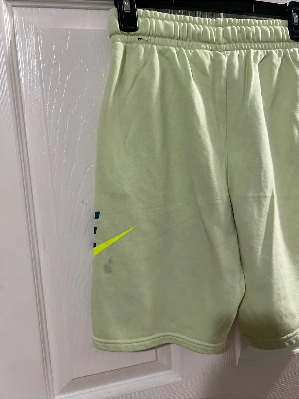 Nike Boys Shorts Youth XL Green Sweat Shorts SportsWear w Nike blue Logo design.